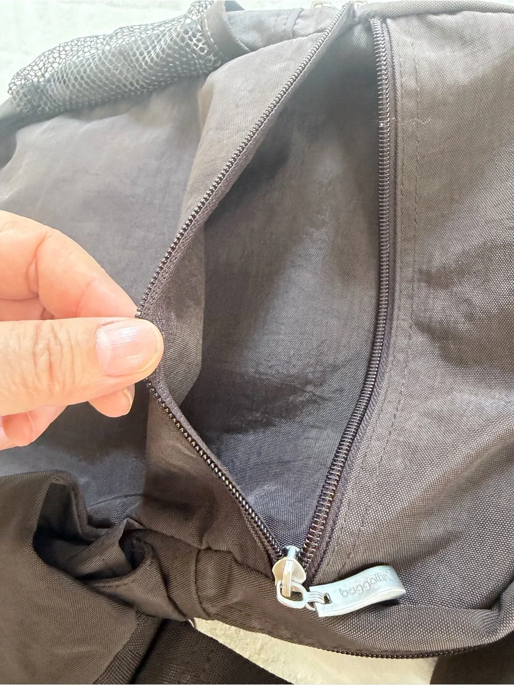 Baggallini sling crossbody travel bag - Picture 6 of 14